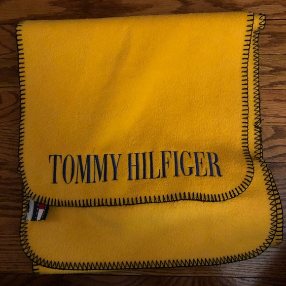 Tommy Hilfiger signature Fleece Scarf - Picture 2 of 2